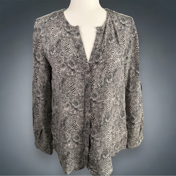 Joie Snake Print 100% Silk Long Sleeve Split Neck Button Front Blouse Top XS - Picture 3 of 8